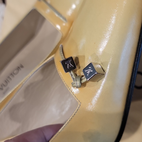 Authentic Louis Vuitton shoes - Picture 10 of 10